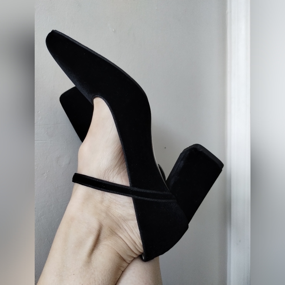 Le Monde Beryl Elegant Black Suede Mary Jane Shoes 9 - Picture 3 of 15